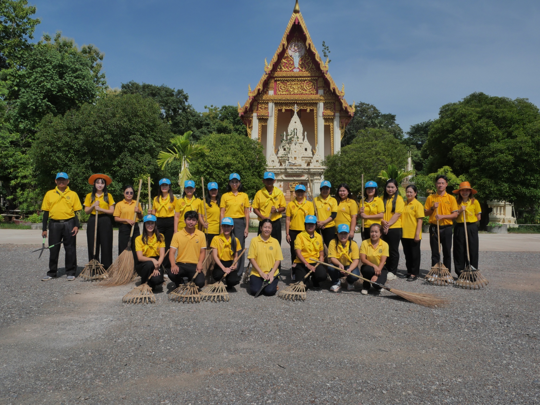 ร่วมกิจกรรมจิตอาสาบำเพ็ญสาธารณประโยชน์และบำเพ็ญสาธารณกุศล